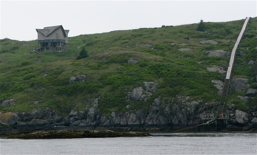 [whacky+house+on+island.JPG]