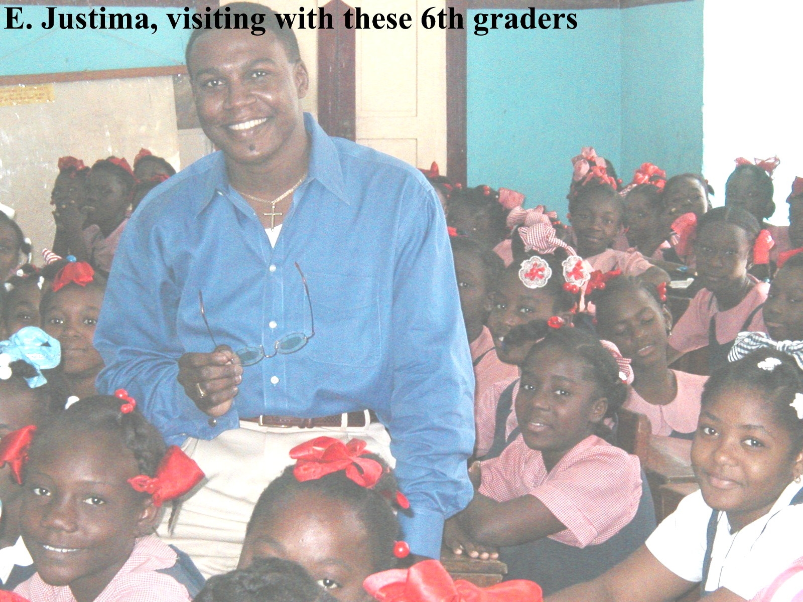 [Justima+with+6th+graders+in+Haiti.JPG]