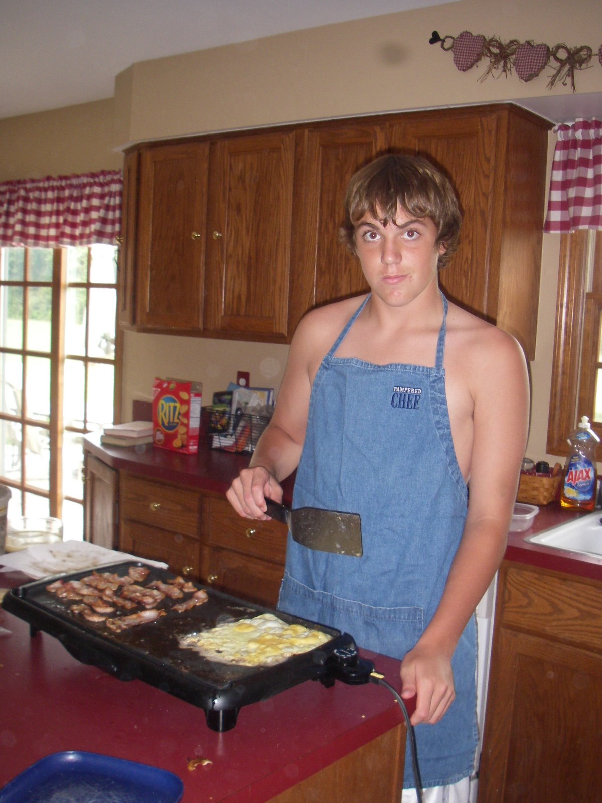 [Aaron+in+the+kitchen+2007+002.jpg]