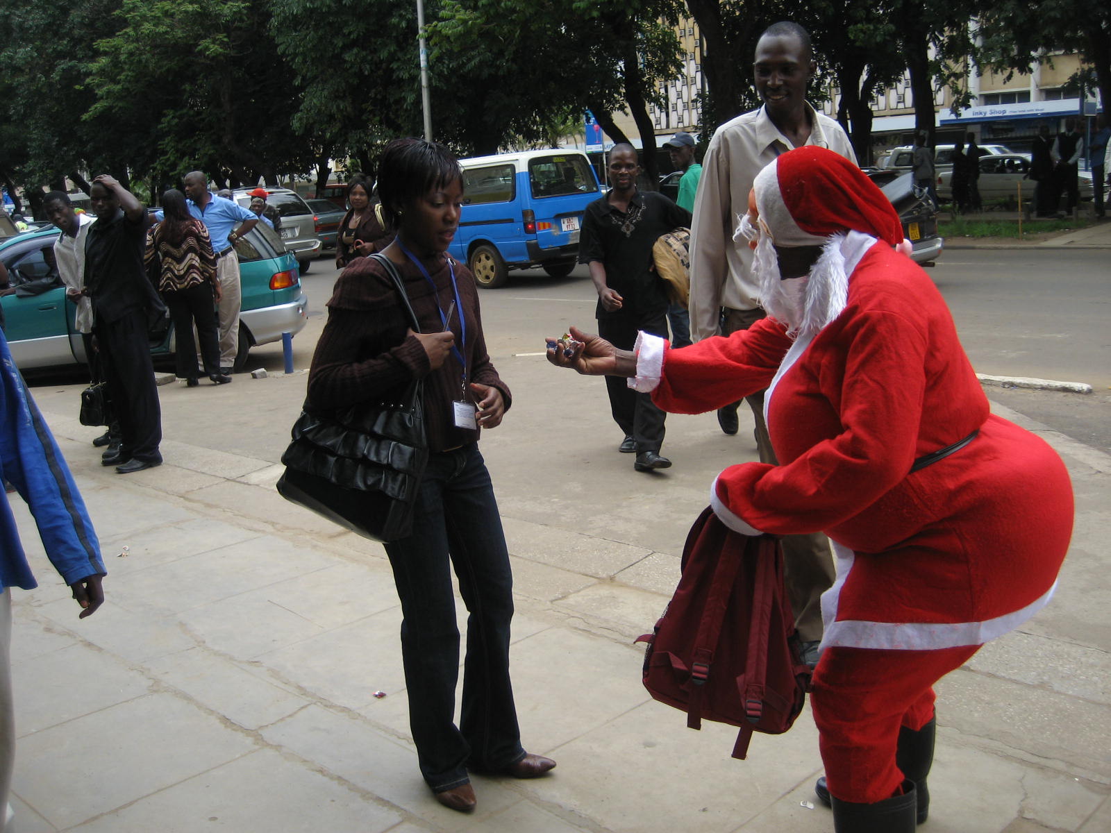 [Zambian+Santa.JPG]