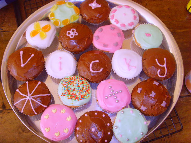 [Retro+birthday+cupcakes.jpg]