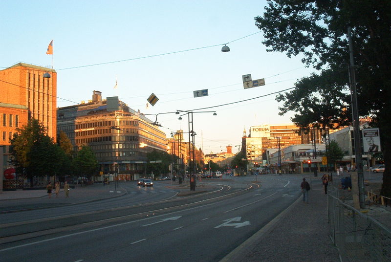 [800px-Helsinki_downtown_July_12_2005.jpg]