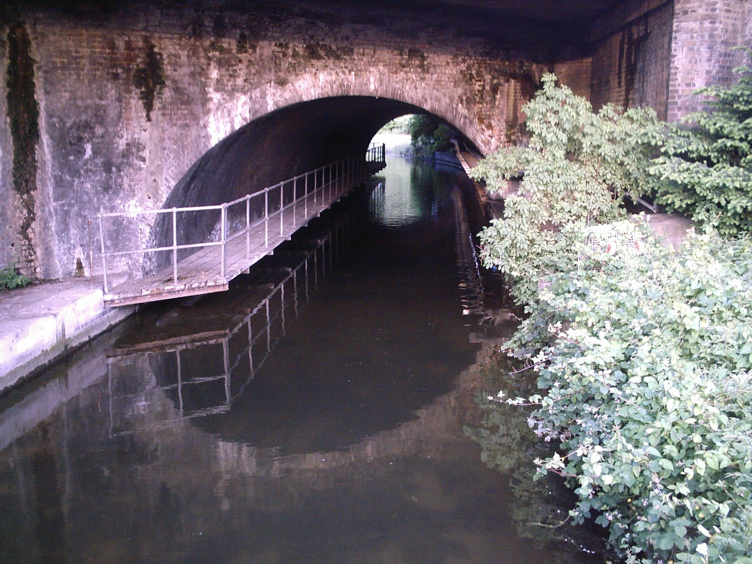 [new+river+tunnel+under+East+coast+main+at+hornsey2.jpg]