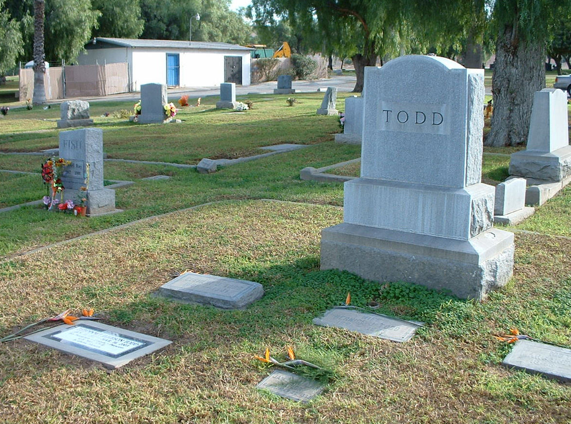 [todds-cemetery-corona-01.jpg]