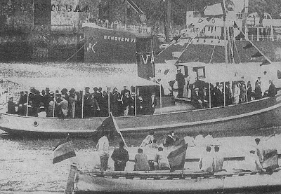 Durante una procesión marinera en los años veinte.