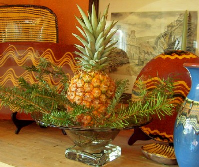 [pineapple-armoire.jpg]