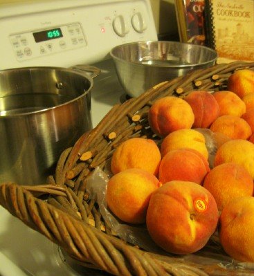 [blanching-peaches-before-peeling-and-slicing-for-ice-cream-topping.jpg]