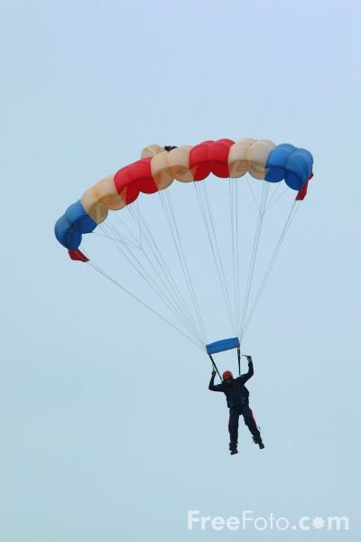 [22_32_51---RAF-Falcons-Parachute-Display-Team_web.jpg]