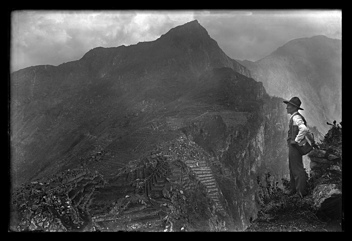 [Autorretrato+de+MartÃ­n+Chambi+en+Wayna+Picchu,+1943.jpg]