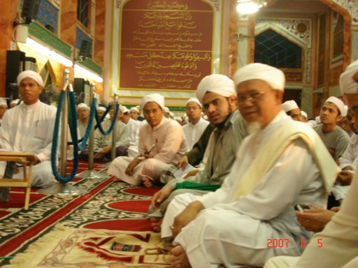 [Syaikh+Fahmi+dalam+majlis+di+masjid+al-Falah.JPG]