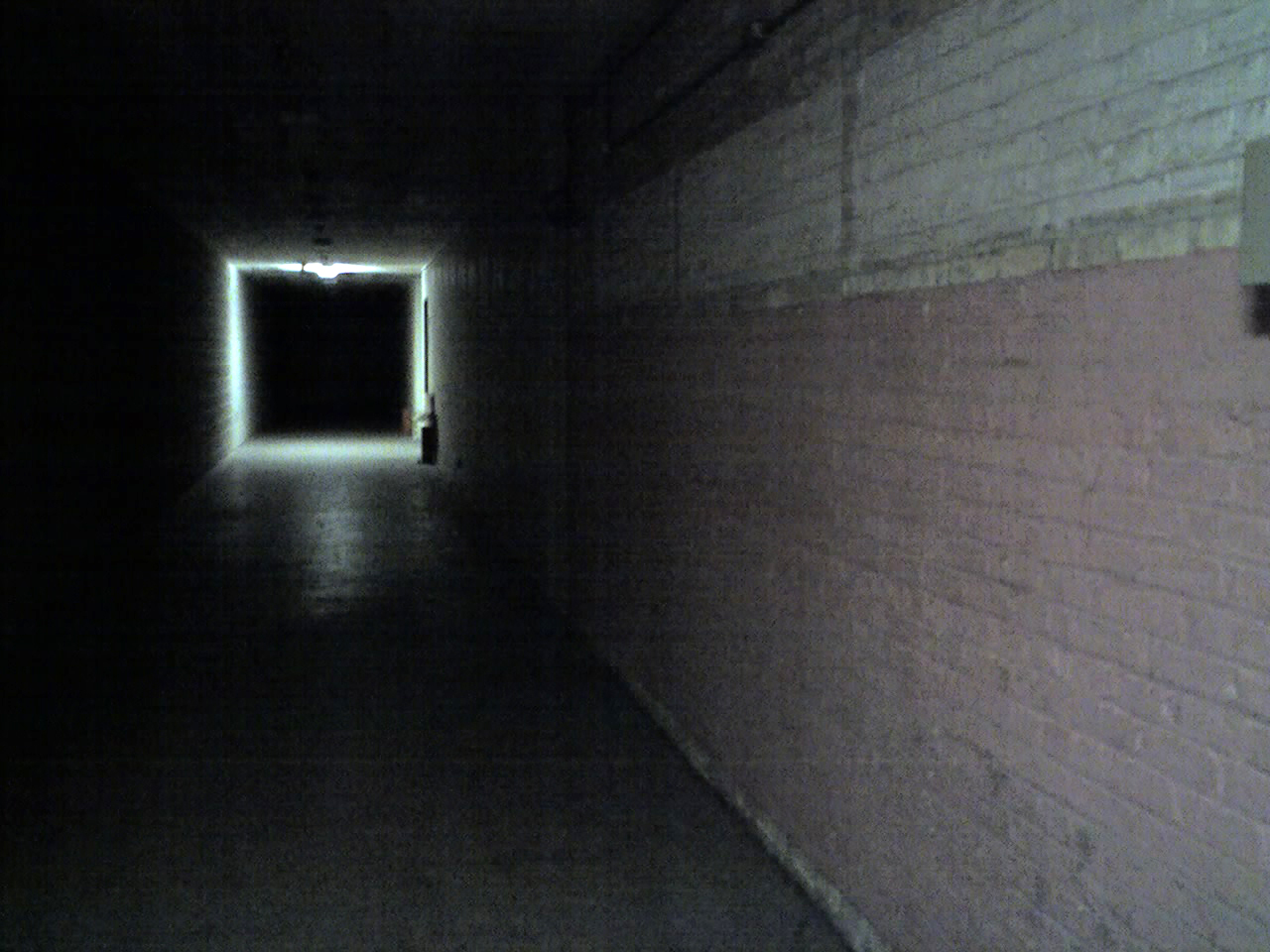 [hallway2.jpg]