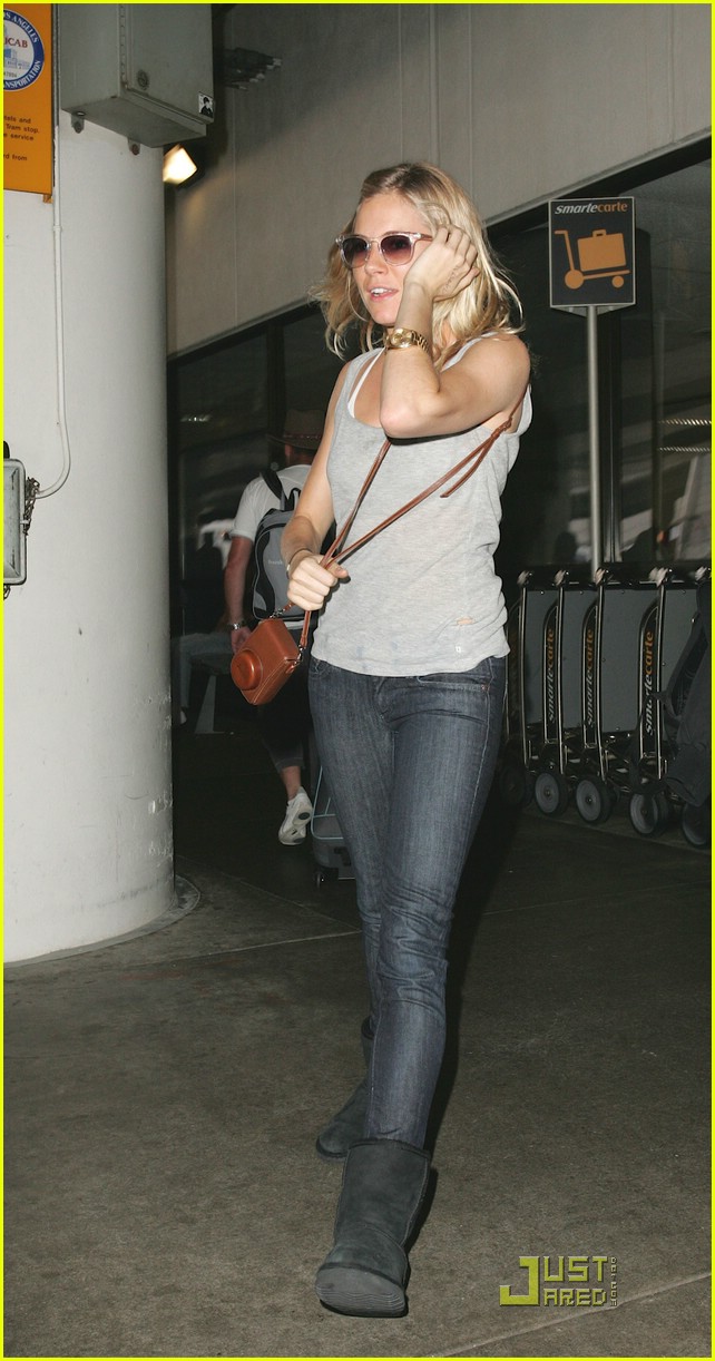 [SiennaMiller.keeps+it+simple+in+a+gray+tank+as+she+arrives+at+LAX+airport+in+Los+Angeles+after+jetting+in+from+London69(justjared).JPG]