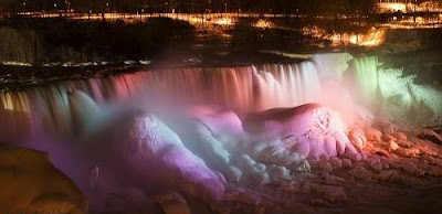 رحلة الى شلالات نياجرا  Beautiful+Niagara+Falls+at+Night3