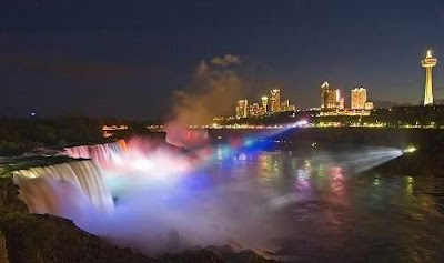 شلالات نياجرا Beautiful+Niagara+Falls+at+Night4