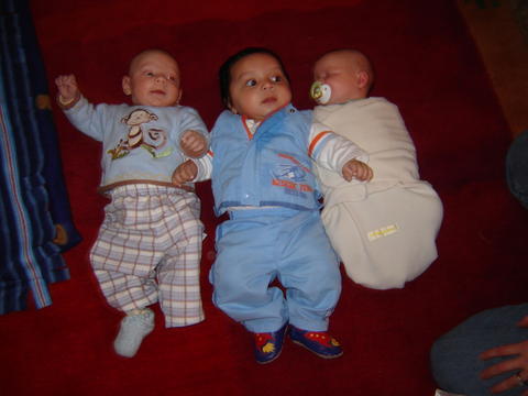 [three+little+boys.jpg]