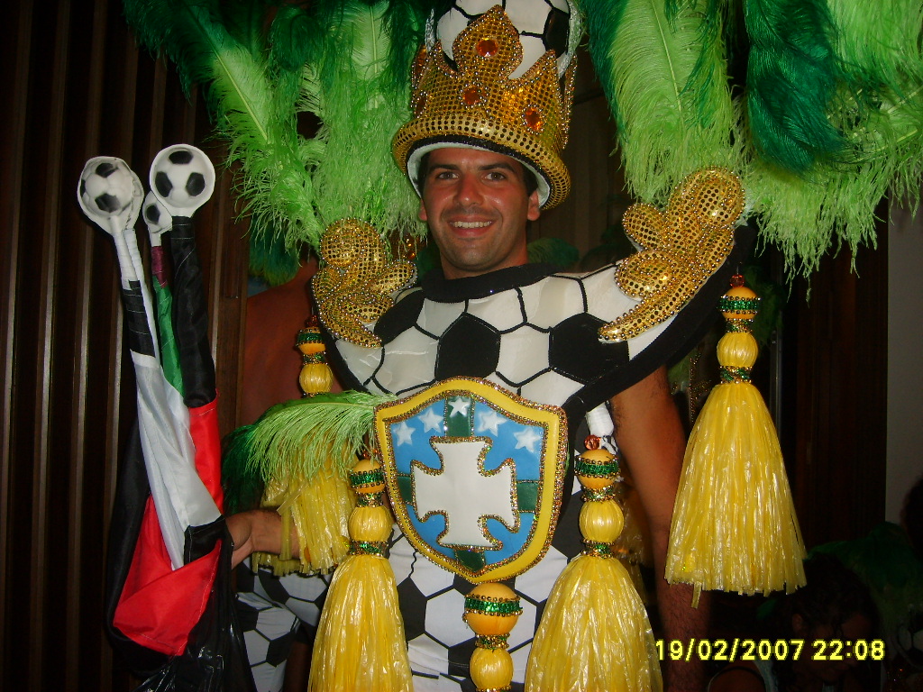 [Carnaval+2007+(Pedro+com+a+fantasia+da+Portela).jpg]