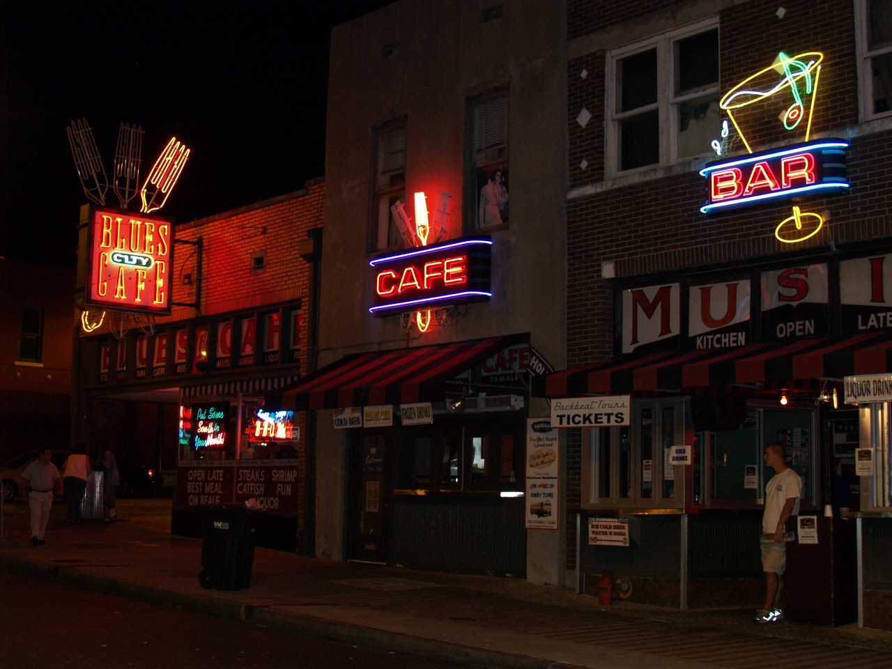 [Cafe+and+Bar+on+Beale.JPG]