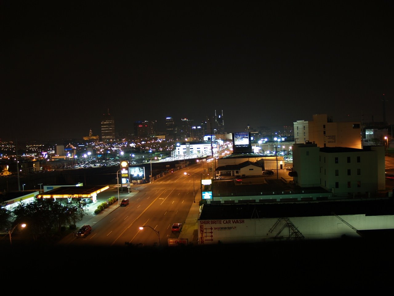 [Overlooking+Nashville+from+Hotel+Indigo+2.JPG]