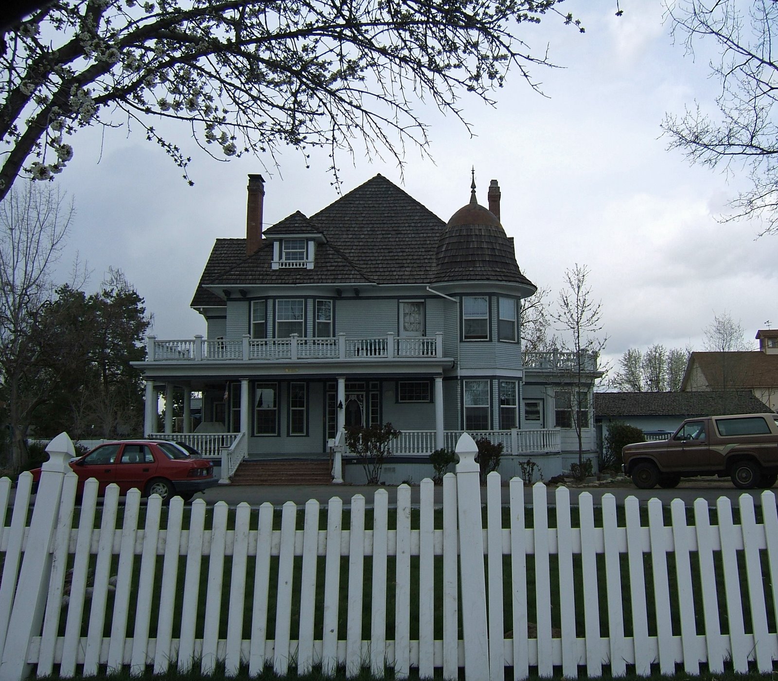 [travel+victorian+house+in+ustick.jpg]