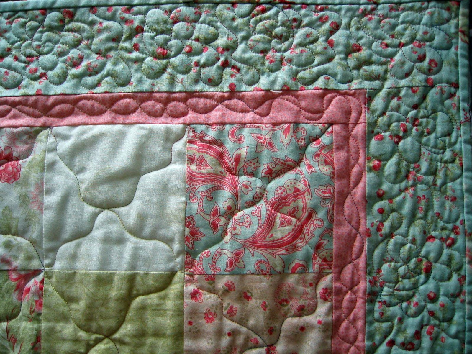 [Baby+Quilt+Close-up.jpg]