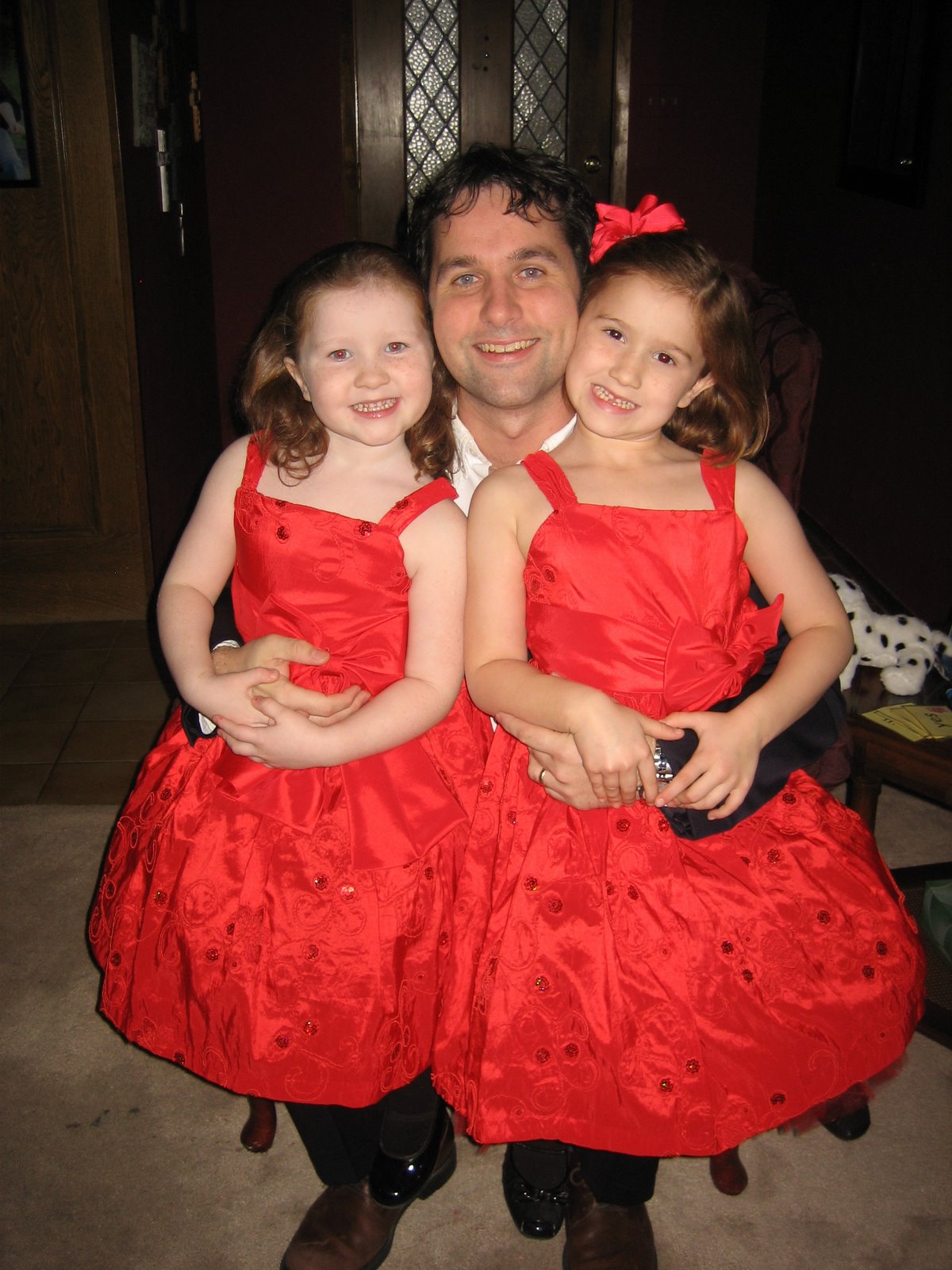 [dad+and+girls.JPG]