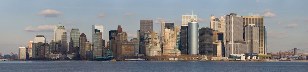 [1024px-Lower_Manhattan_from_Staten_Island_Ferry_Jan_2006.jpg]