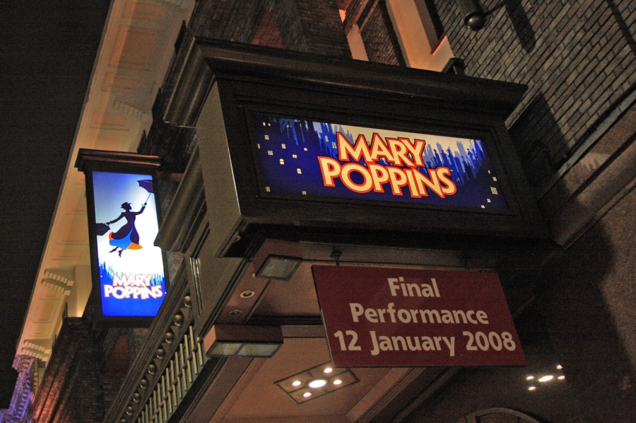 [Mary+Poppins+-+Prince+Edward+Theatre3.jpg]