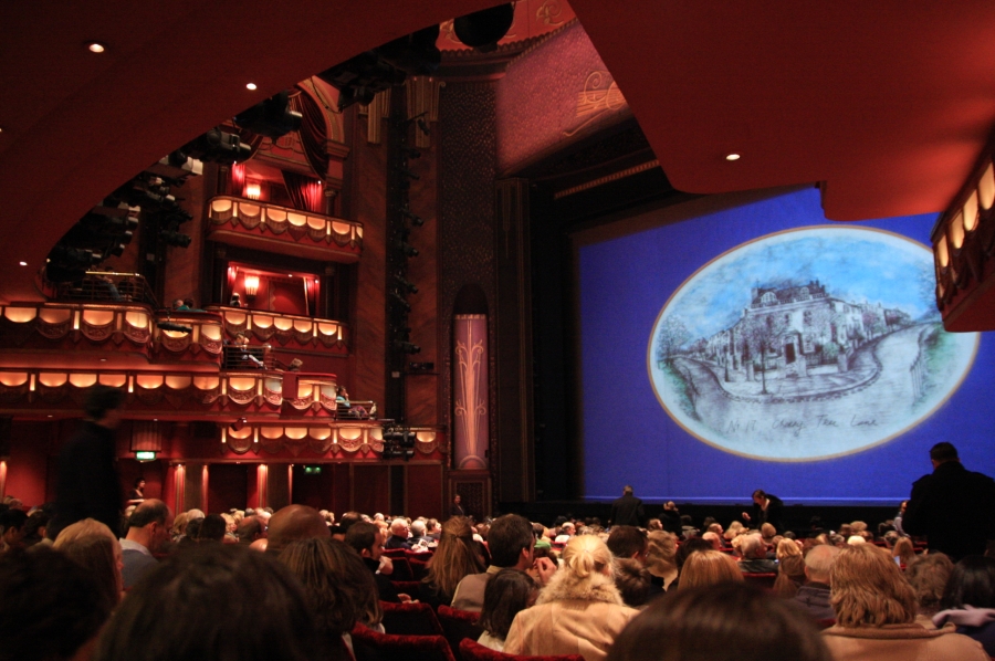 [Mary+Poppins+-+Prince+Edward+Theatre5.jpg]