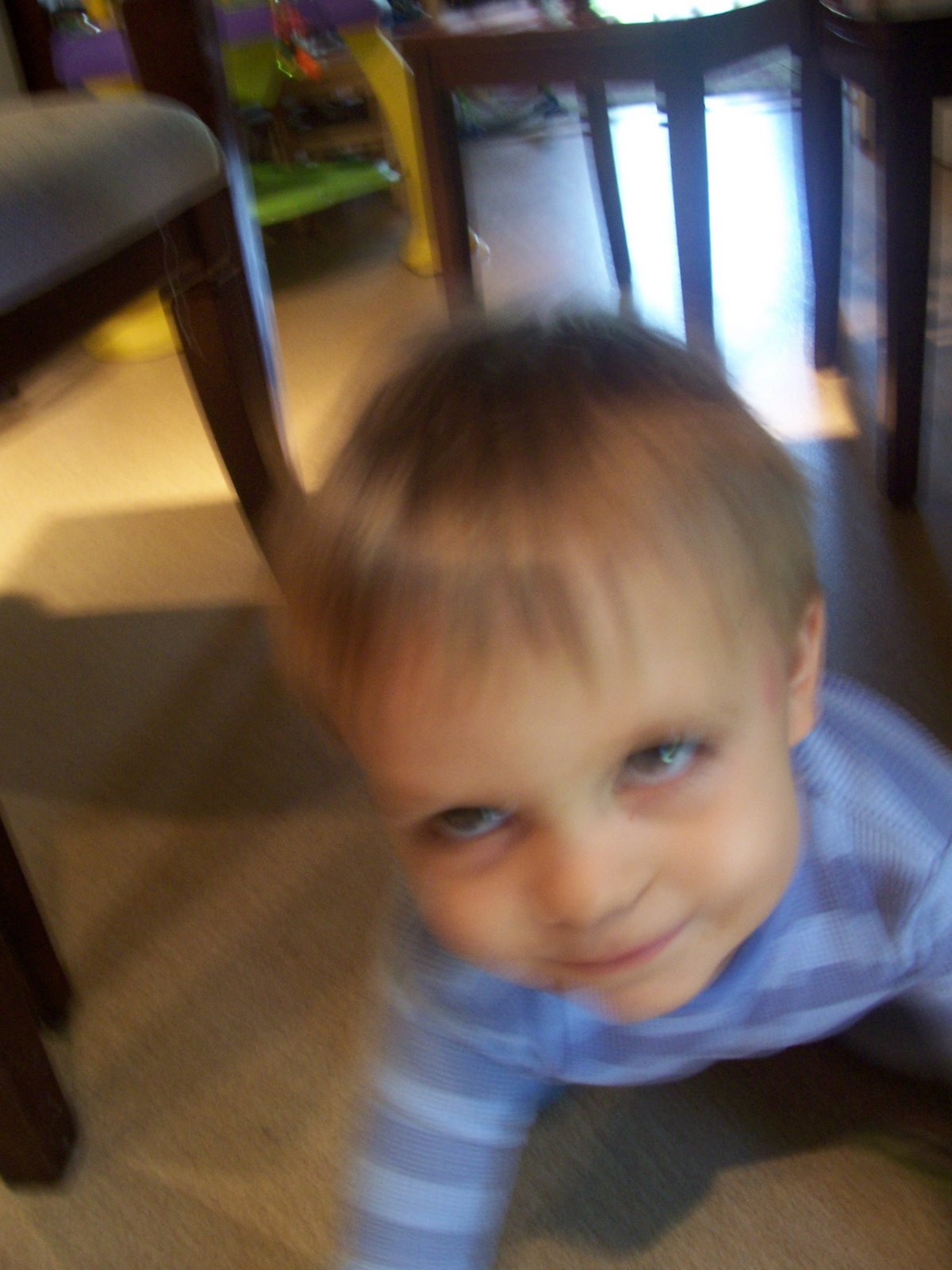 [Blurry+Russell+looking+up.jpg]