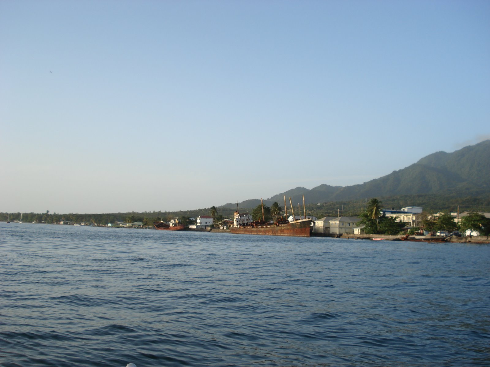 [Dominica+harbour+2.JPG]