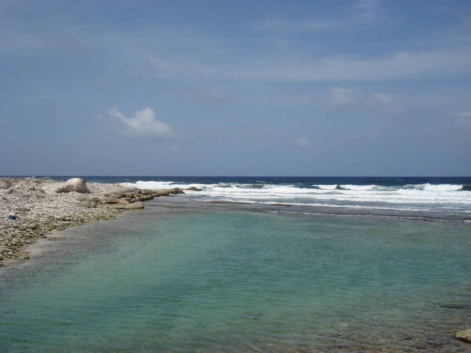[Sea+breaking+on+Bonaire+shoreline.JPG]