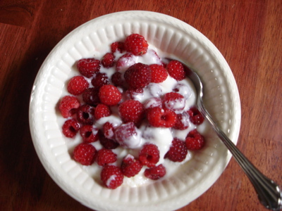 [1+raspberries+&+yogurt.JPG]