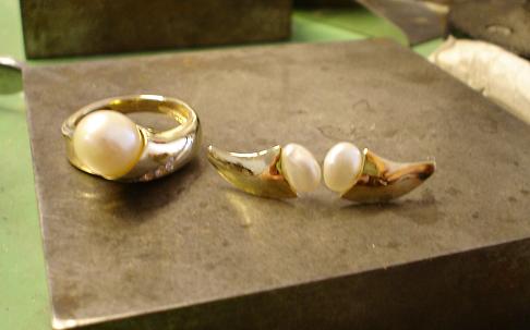 The third step, polishing the gold and finishing the pearls