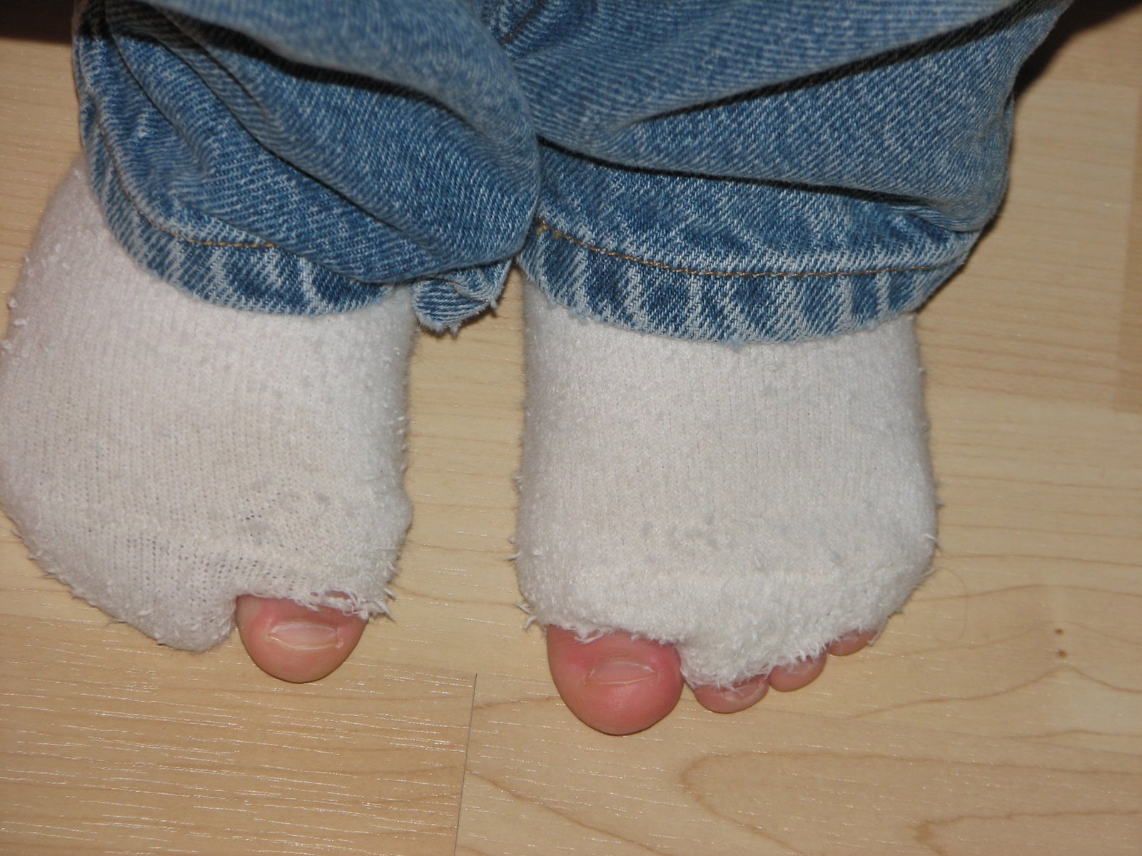 [need+new+socks.JPG]
