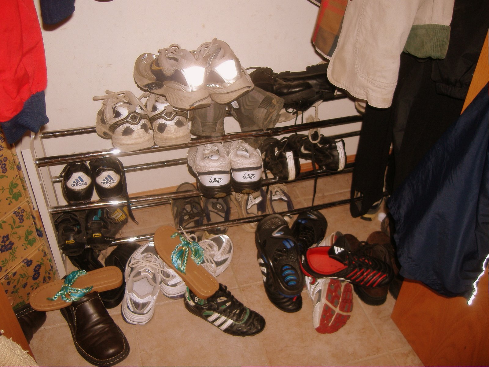 [Shoe+Stash+-+laundry+room+closet.JPG]