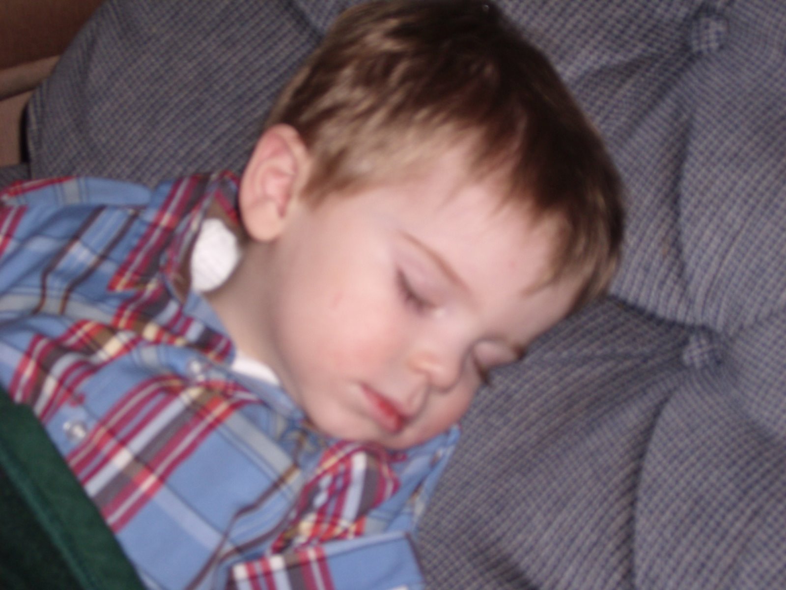 [Carter+sleeping+in+recliner.jpg]