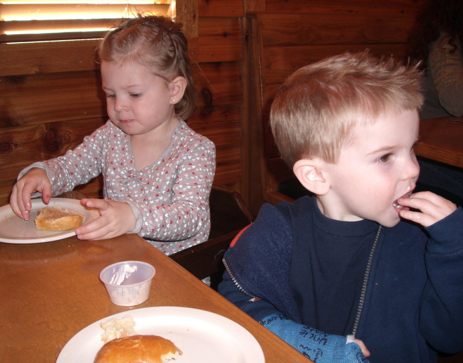 [Carter+and+Halle+and+Texas+Roadhouse.jpg]
