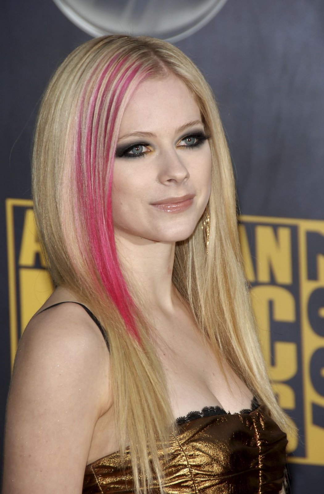 [Avril+Lavigne+AMA+01.jpg]