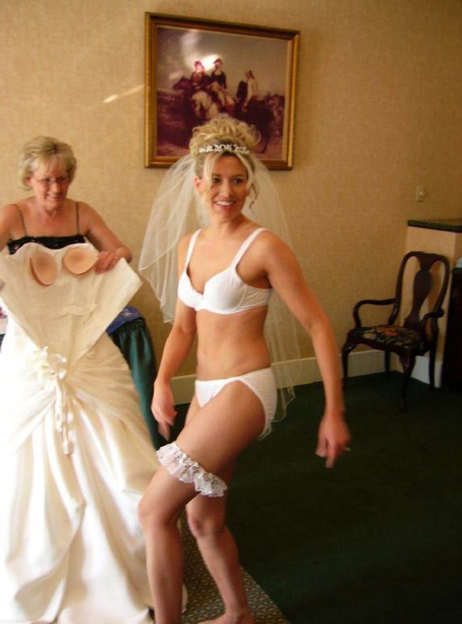 [brides_in_underwear_27.jpg]