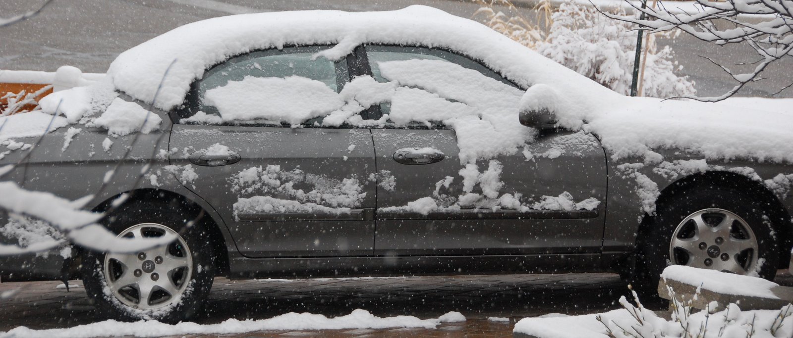 [Alysha's+Car+in+Snow.jpg]