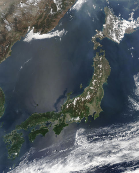 [483px-Satellite_image_of_Japan_in_May_2003.jpg]