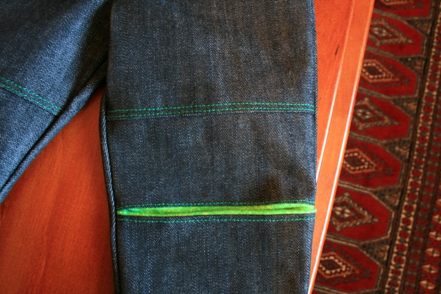 [Green+jeans+-+knee+detail.jpg]