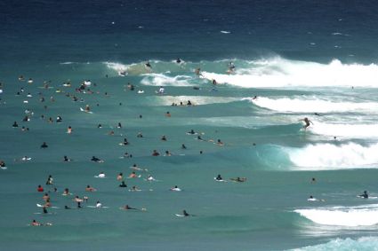 [surf+crowd.jpg]