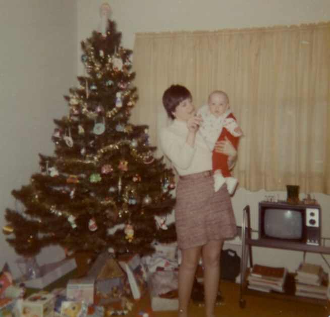 [X-MAS+1973+Billy+And+Mom(Judy).jpg]