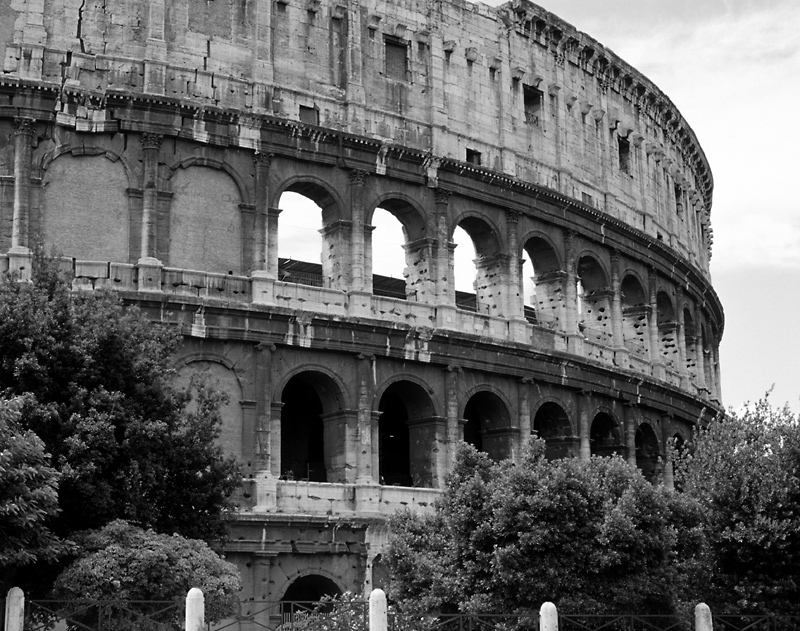 [02-Roma_-_Colosseo.jpg]