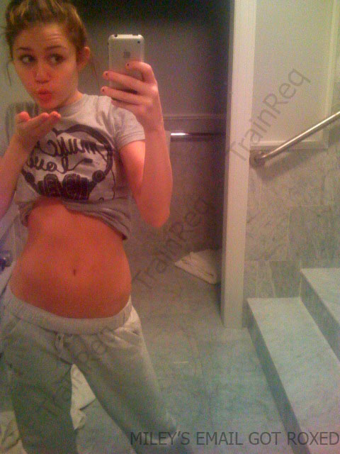 [Miley+Cyrus'+leaked+iPhone+pictures.jpg]