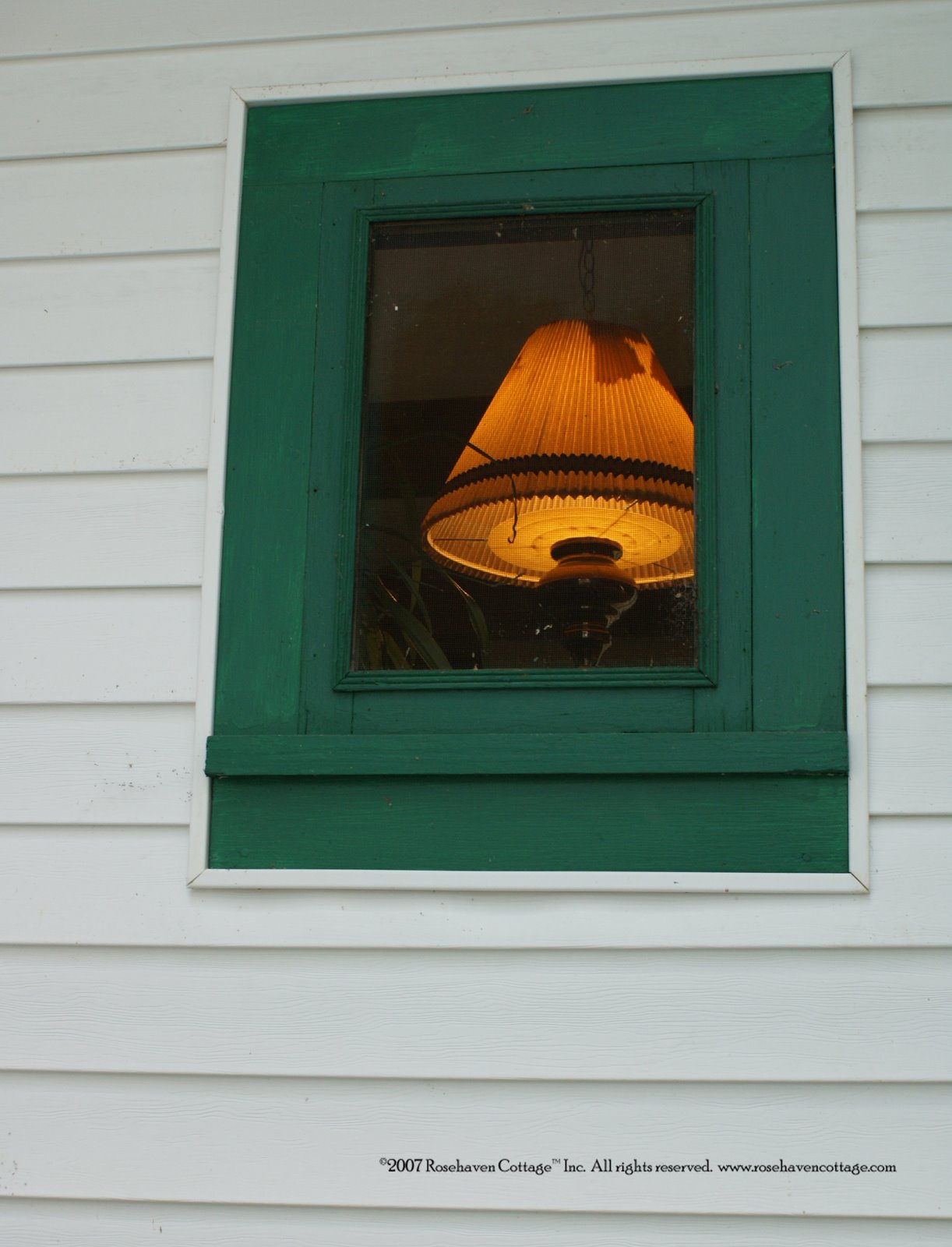 [Lamp+in+the+window.jpg]