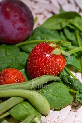 [Strawberry+on+spinach.jpg]