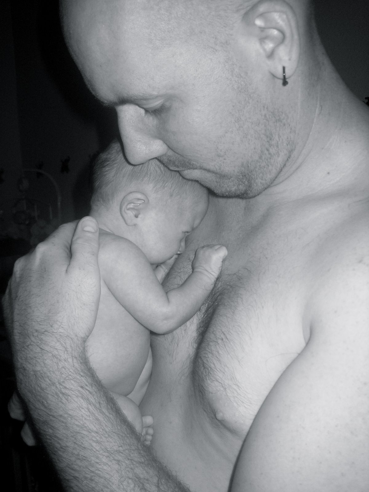 [mia+and+dad+naked.JPG]