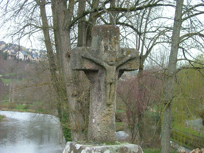 [stone+crucifix.jpg]